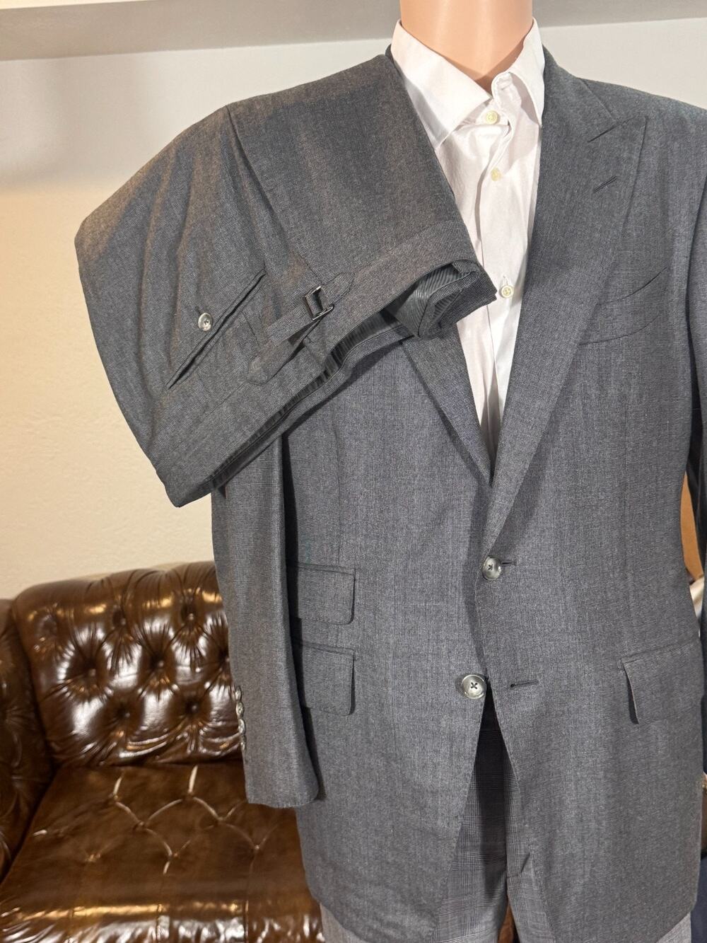 Tom Ford Houndstooth Flannel Wool Silk Peak Lapel Gray Suit 2Pc 52R 42R 37x29